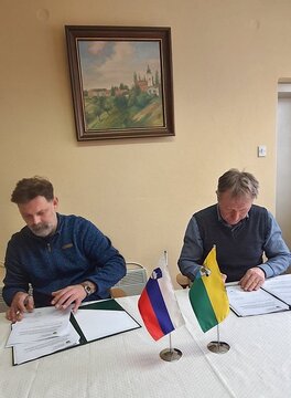 Slavnostni podpis pogodb za izgradnjo mrliške vežice v Negovi 1